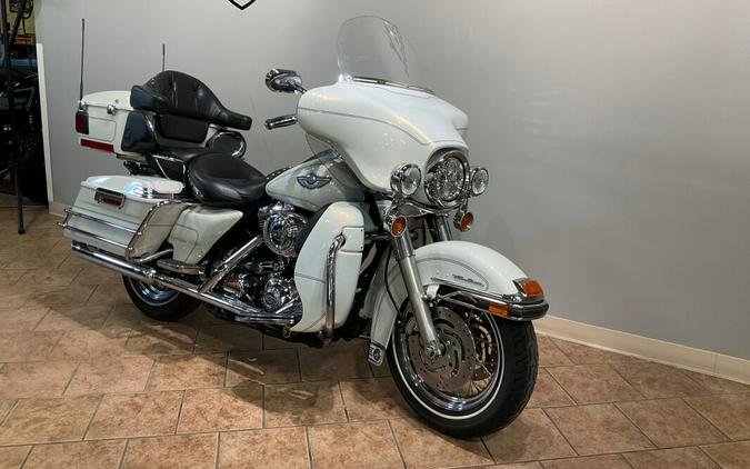 2003 Harley-Davidson Electra Glide® Ultra Classic® White Gold Pearl FLHTCUI