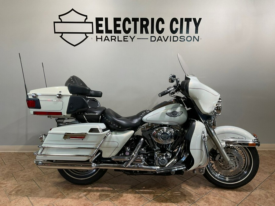 2003 Harley-Davidson Electra Glide® Ultra Classic® White Gold Pearl FLHTCUI