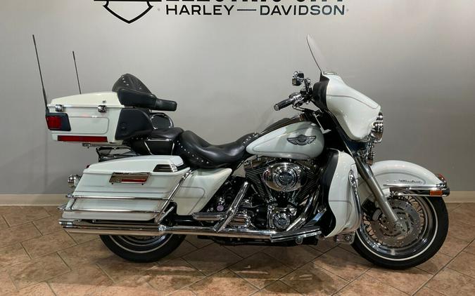 2003 Harley-Davidson®FLHTCUI Electra Glide® Ultra Classic® White Gold Pearl