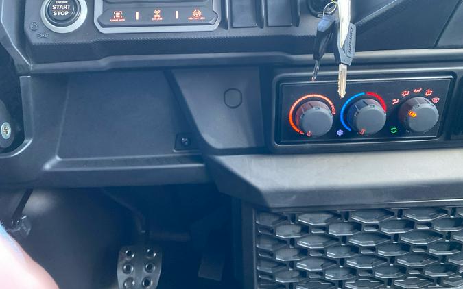 2027 Can-Am Defender XU MAX XT CAB HD10