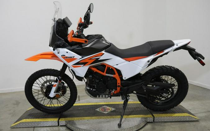2025 KTM Adventure 390 R