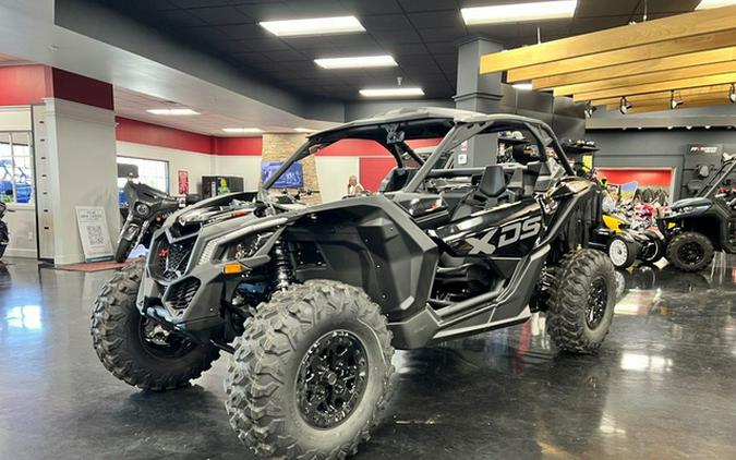 2026 Can-Am Maverick X3 X Ds Turbo RR Triple Black_4.5 In