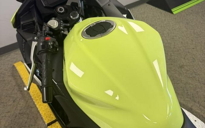 2026 Kawasaki Ninja® 500 ABS Metallic Yellowish Green/Ebony
