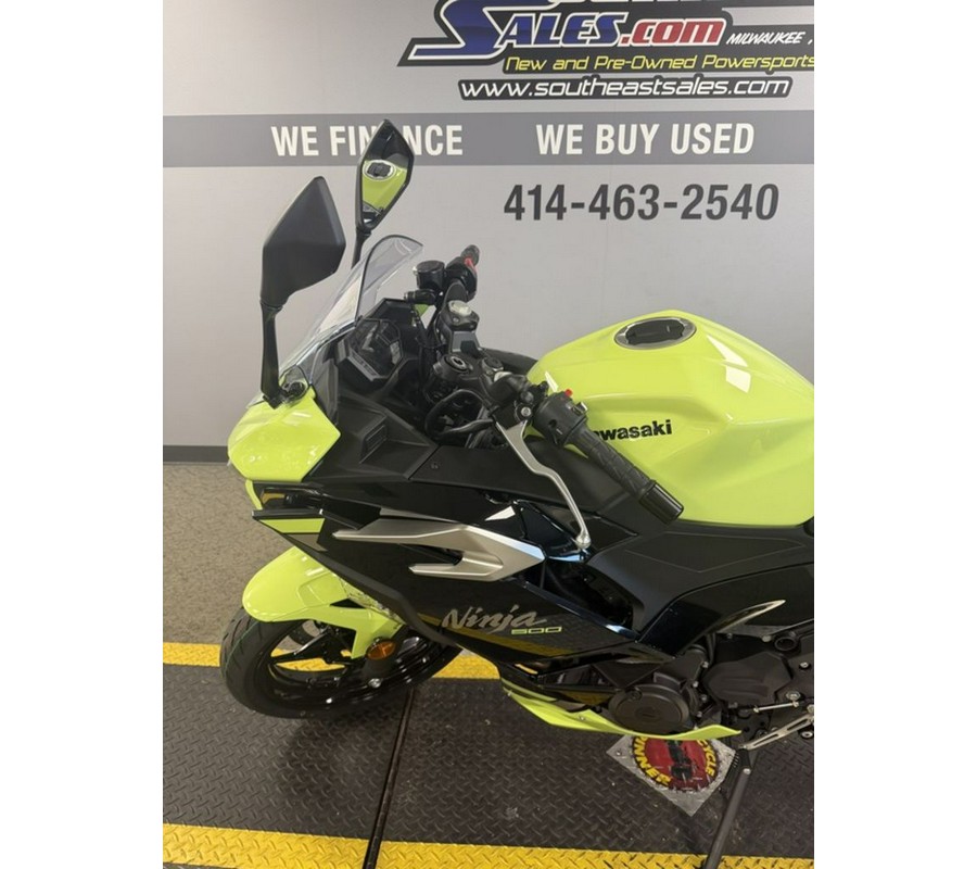 2026 Kawasaki Ninja® 500 ABS Metallic Yellowish Green/Ebony