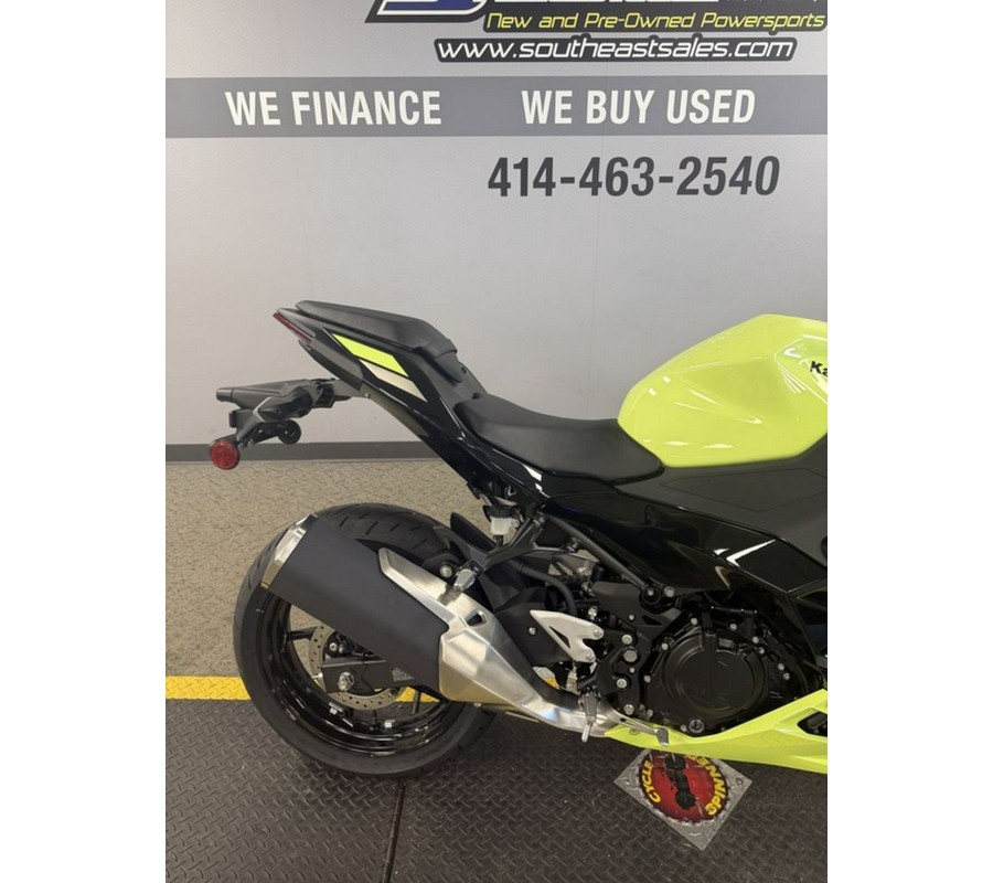 2026 Kawasaki Ninja® 500 ABS Metallic Yellowish Green/Ebony