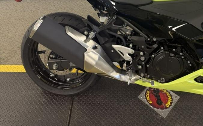 2026 Kawasaki Ninja® 500 ABS Metallic Yellowish Green/Ebony