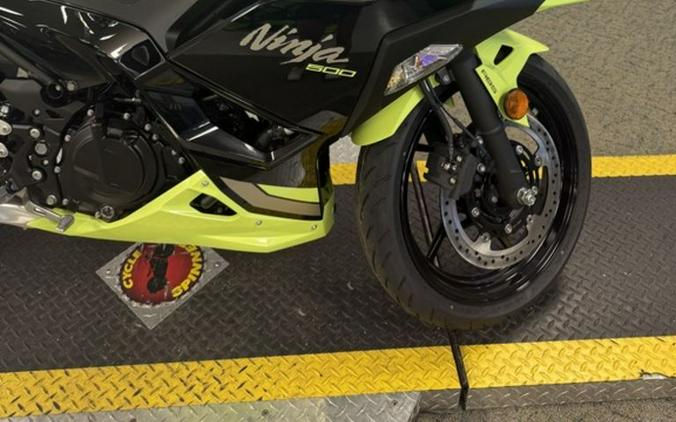 2026 Kawasaki Ninja® 500 ABS Metallic Yellowish Green/Ebony