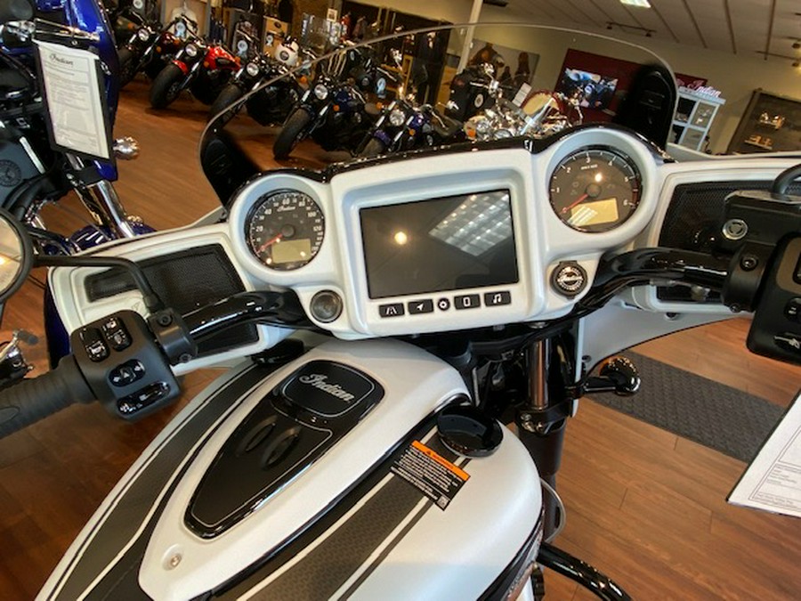 2024 Indian Motorcycle® Chieftain® Dark Horse® with PowerBand Audio Package