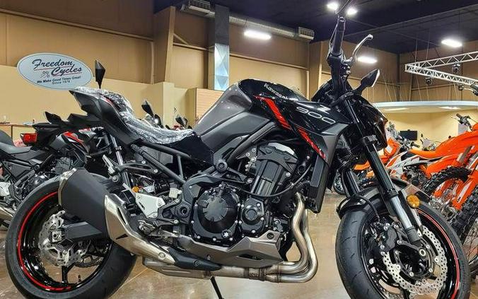 2023 Kawasaki Z900 ABS Metallic Black/Graphite Gray/Flat Black