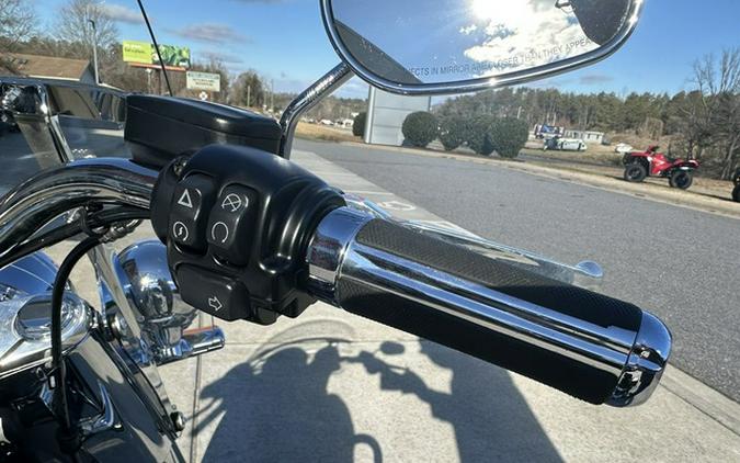2020 Harley-Davidson Softail FLDE - Deluxe
