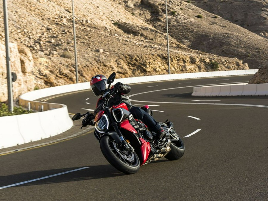 2024 Ducati Diavel V4 Red