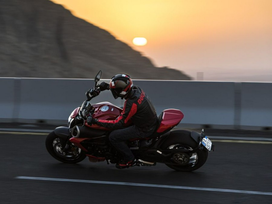 2024 Ducati Diavel V4 Red