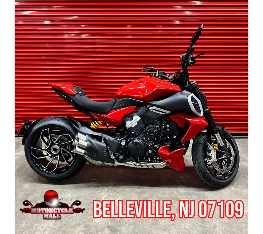 2024 Ducati Diavel V4 Red