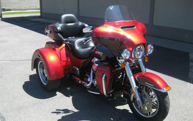 2018 Harley-Davidson Tri Glide Ultra Wicked Red/Twisted Cherry