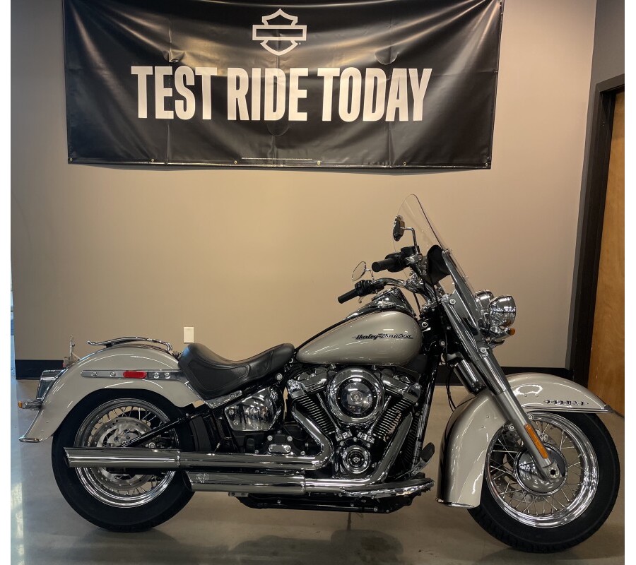 2018 Harley-Davidson® Deluxe Silver Fortune/Sumatra Brown