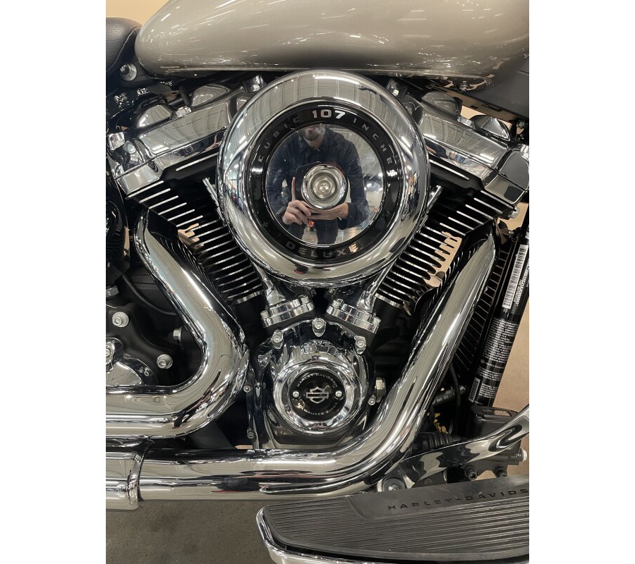 2018 Harley-Davidson® Deluxe Silver Fortune/Sumatra Brown