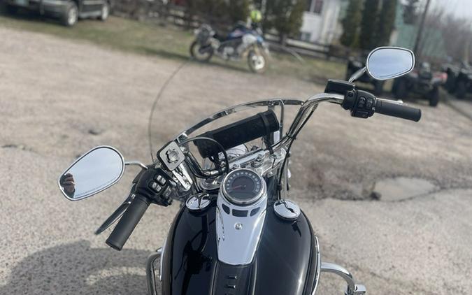 2020 Harley-Davidson Softail FLHC - Heritage Classic