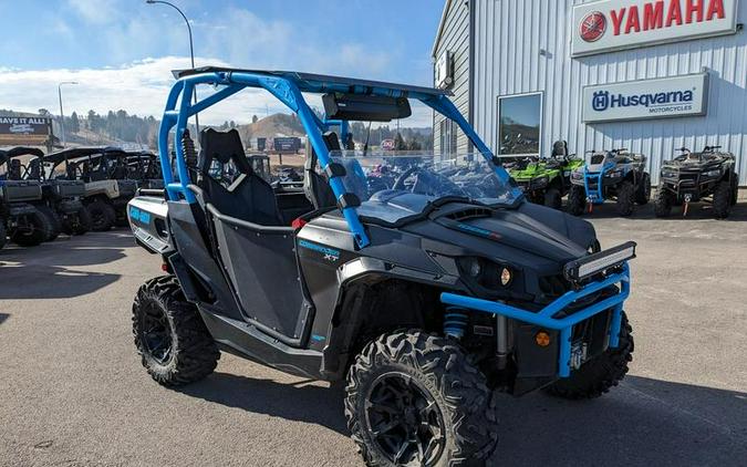 2019 Can-Am® Commander™ XT™ 1000R Carbon Black & Octane Blue