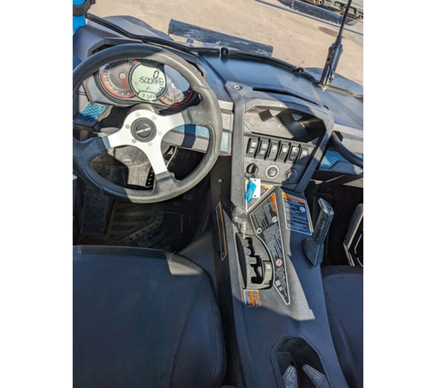 2019 Can-Am Commander XT 1000R Carbon Black & Octane Blue