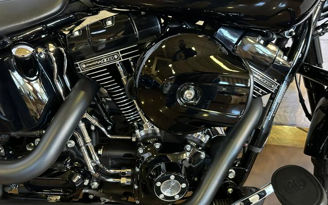 2017 Harley-Davidson Softail Slim S FLSS Vivid Black