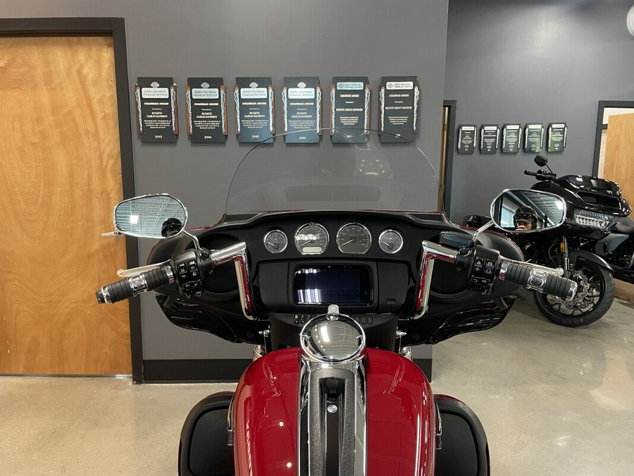 2021 Harley-Davidson® Tri Glide® Ultra Billiard Red