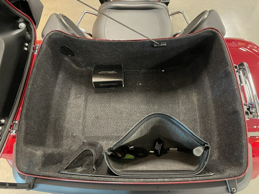 2021 Harley-Davidson® Tri Glide® Ultra Billiard Red