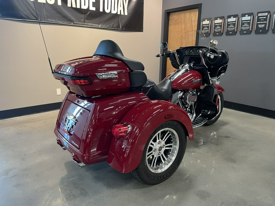 2021 Harley-Davidson® Tri Glide® Ultra Billiard Red