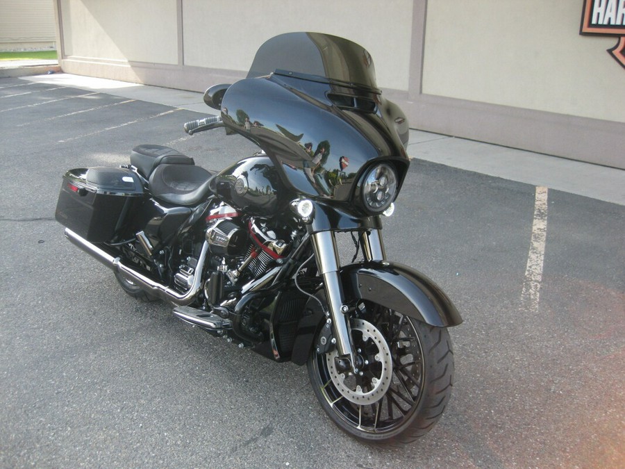 2022 Harley-Davidson CVO™ Street Glide Blue Steel