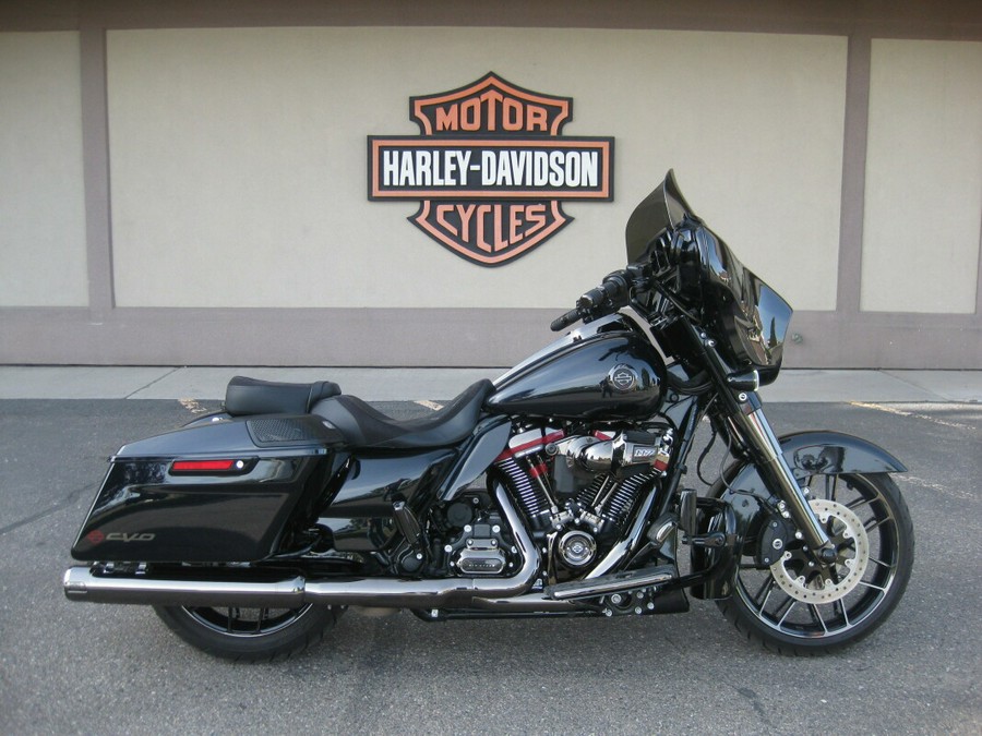 2022 Harley-Davidson CVO™ Street Glide Blue Steel