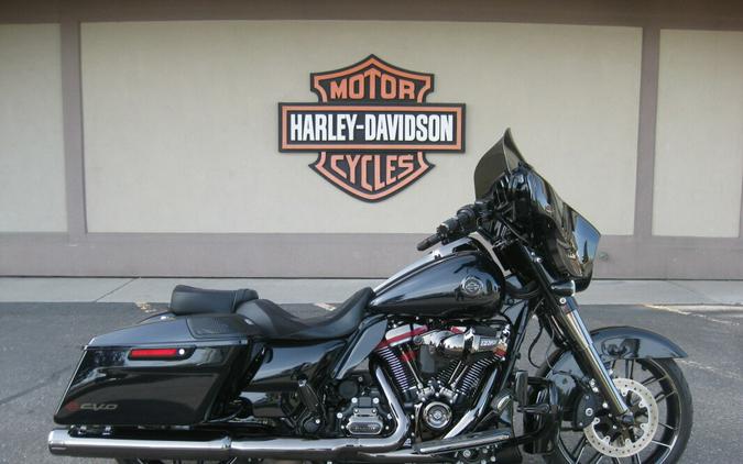 2022 Harley-Davidson CVO™ Street Glide Blue Steel