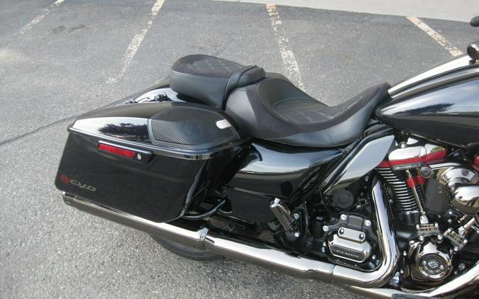 2022 Harley-Davidson CVO™ Street Glide Blue Steel