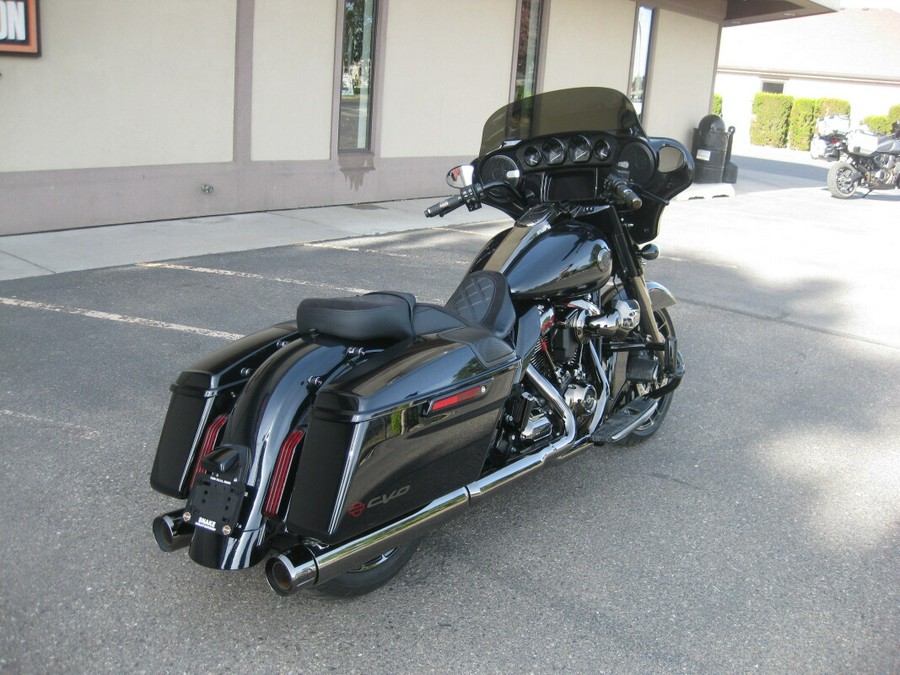 2022 Harley-Davidson CVO™ Street Glide Blue Steel