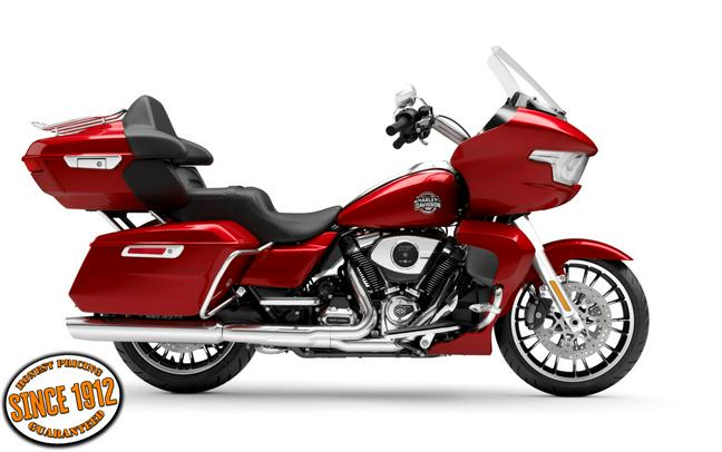 2026 Harley-Davidson® Road Glide Limited Brilliant Red Chrome Trim