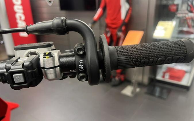 2026 Ducati Desmo450 MX 450