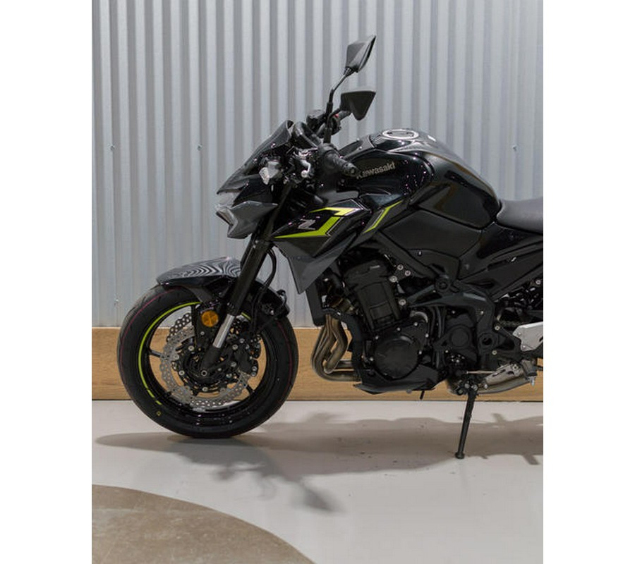 2024 Kawasaki Z900 ABS Metallic Spark Black/Metallic Matte Dark Gray