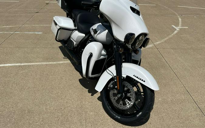 2024 Harley-Davidson Ultra Limited White Onyx Pearl - Black Finish