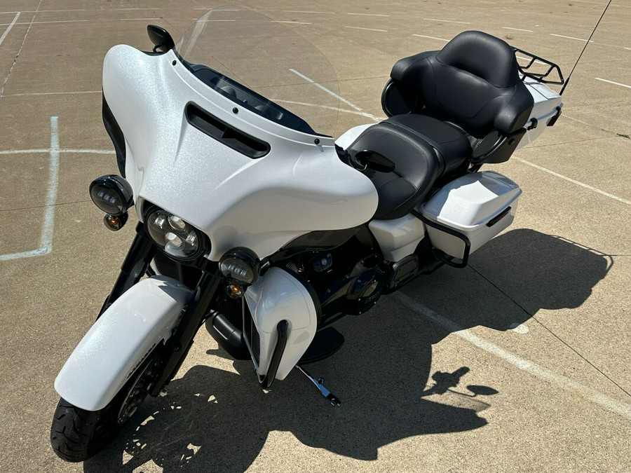 2024 Harley-Davidson Ultra Limited White Onyx Pearl - Black Finish