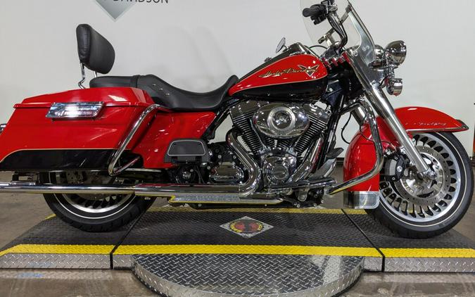 2010 Harley-Davidson Road King Scarlet Red/Vivid Black