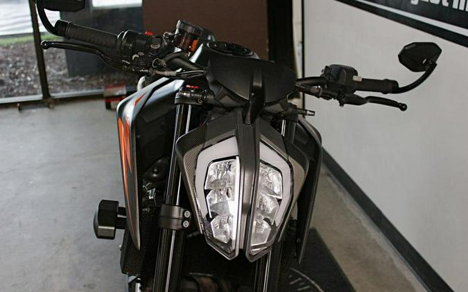 2020 KTM 890 Duke R