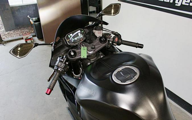 2024 Kawasaki Ninja® ZX™-6R Metallic Flat Spark Black/Ebony