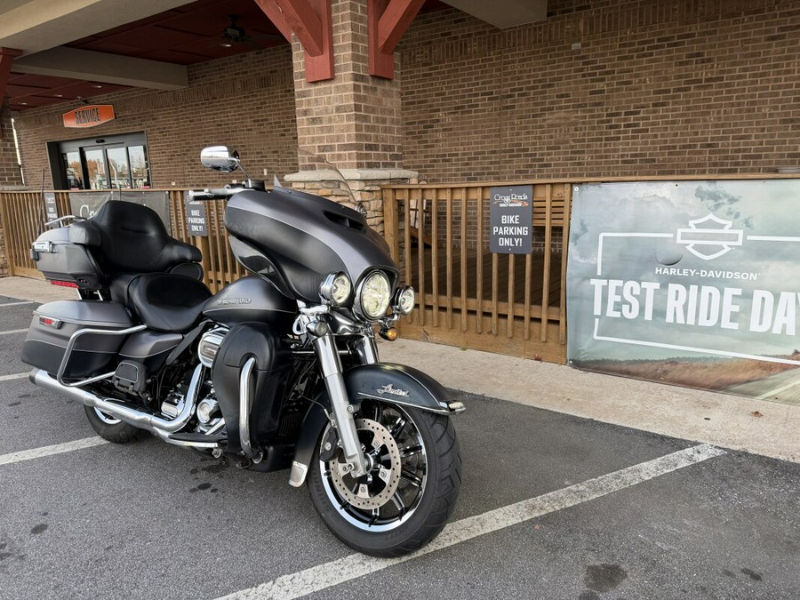 2017 Harley-Davidson® Ultra Limited Two-Tone Charcoal Denim/Black Denim