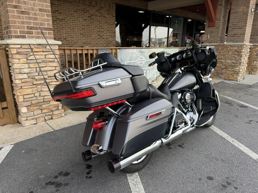 2017 Harley-Davidson® Ultra Limited Two-Tone Charcoal Denim/Black Denim