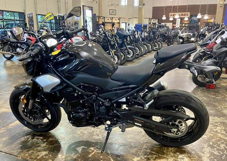 2025 Kawasaki Z900 ABS Metallic Spark Black/Metallic Carbon Gray