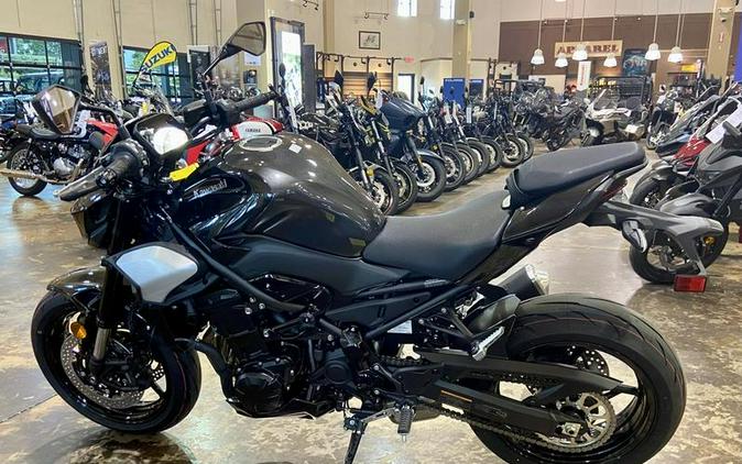 2025 Kawasaki Z900 ABS Metallic Spark Black/Metallic Carbon Gray
