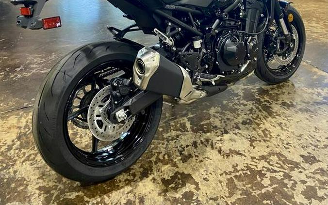 2025 Kawasaki Z900 ABS Metallic Spark Black/Metallic Carbon Gray