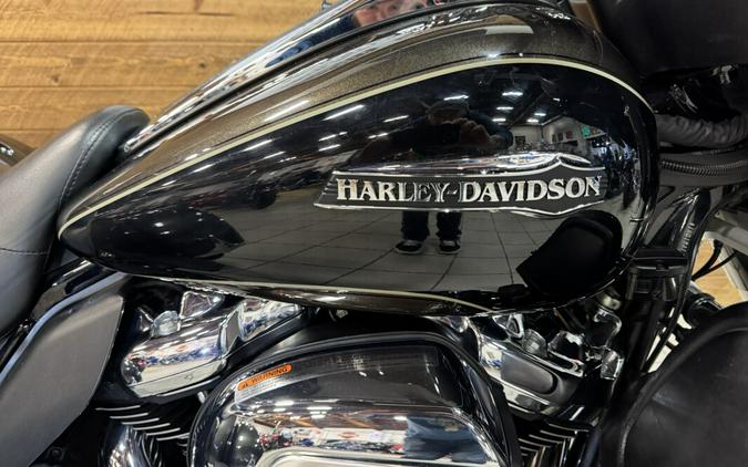 2020 Harley-Davidson® Tri Glide® Ultra River Rock Gray/Vivid Black FLHTCUTG