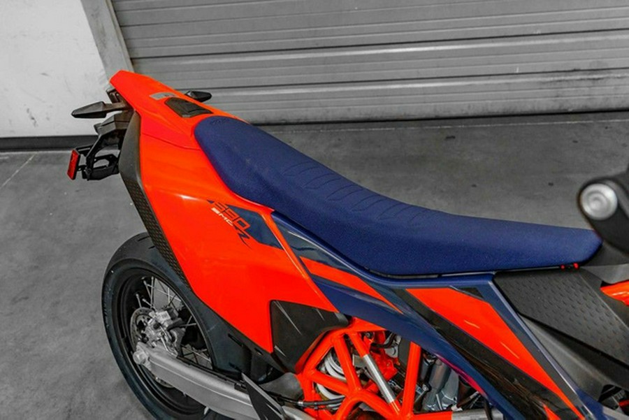2026 KTM 690 SMC R