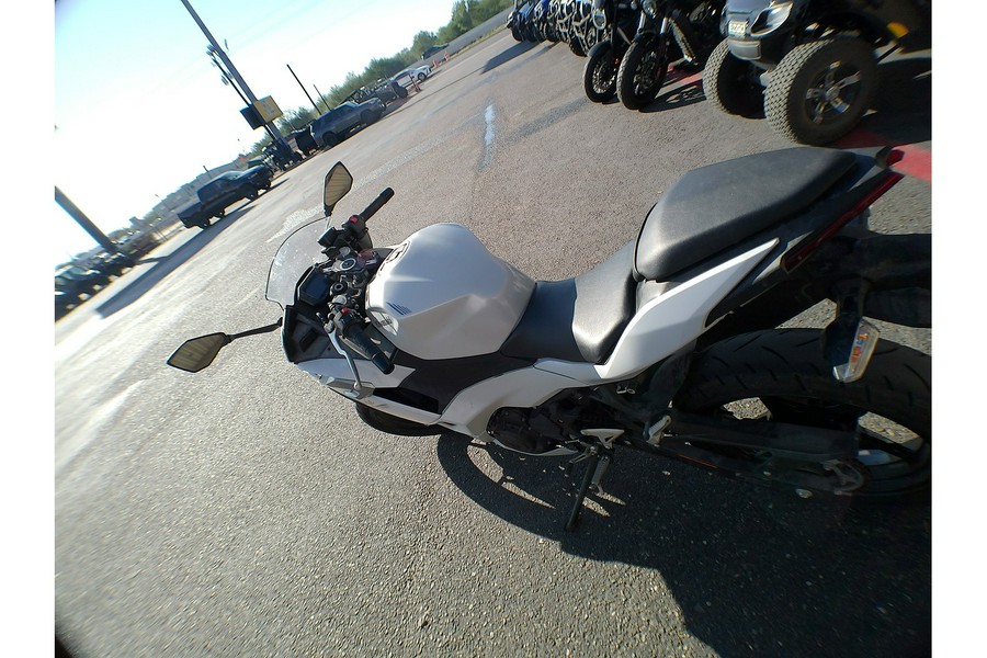 2025 Kawasaki Ninja® 500 Base