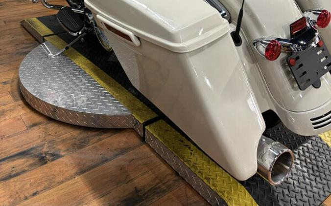 2022 Harley-Davidson® Road Glide® Special WHITE SAND PRL