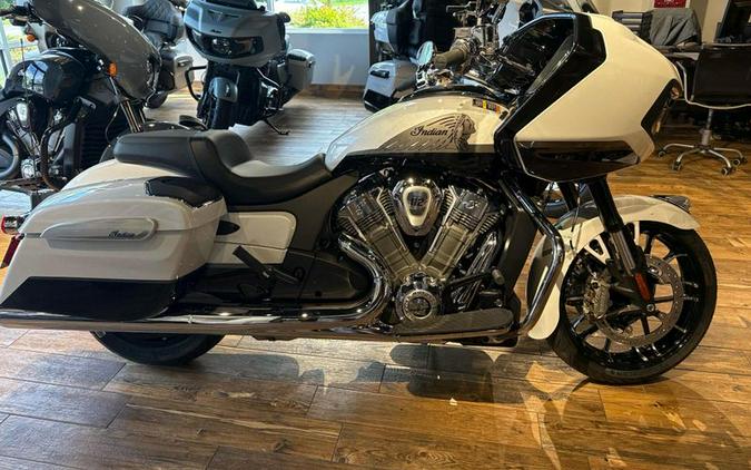 2025 Indian Motorcycle Challenger Limited with 112 and Powerband Audio Package